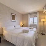 Parque 1-6c Magnificent 4 Bedrooms With Parking *