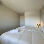 Parque 1-6c Magnificent 4 Bedrooms With Parking *