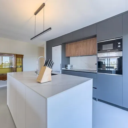 Parque 1-6c Magnificent 4 Bedrooms With Parking 马尔韦利亚