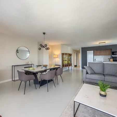 Parque 1-6c Magnificent 4 Bedrooms With Parking Lägenhet *