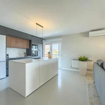 Parque 1-6c Magnificent 4 Bedrooms With Parking *