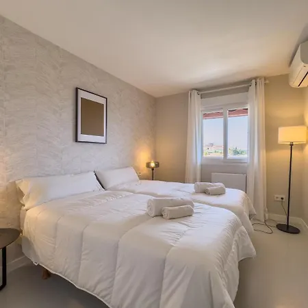 Parque 1-6c Magnificent 4 Bedrooms With Parking *