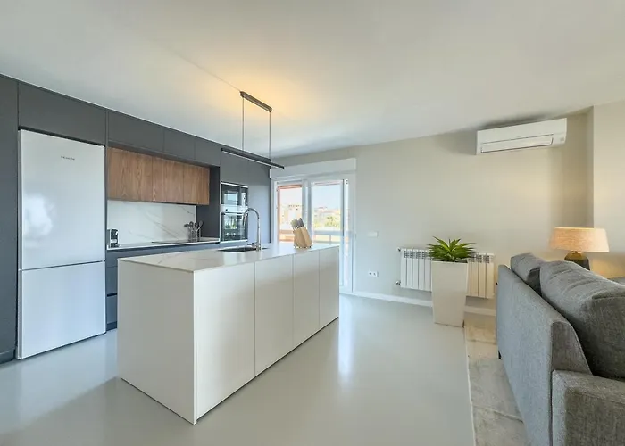 Parque 1-6c Magnificent 4 Bedrooms With Parking *