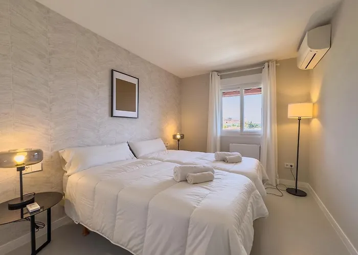 Parque 1-6c Magnificent 4 Bedrooms With Parking *