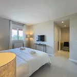 Parque 1-6c Magnificent 4 Bedrooms With Parking