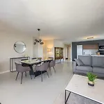 Parque 1-6c Magnificent 4 Bedrooms With Parking Apartmán *